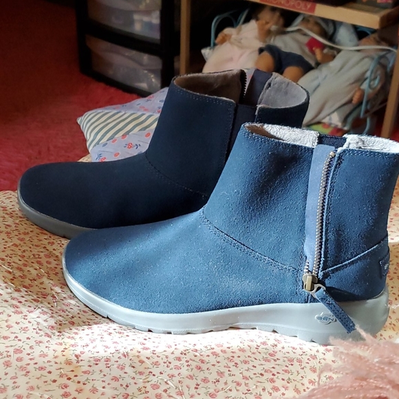 blue skechers boots